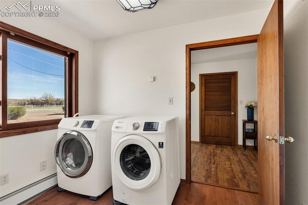 Image 22 of 50: Laundry