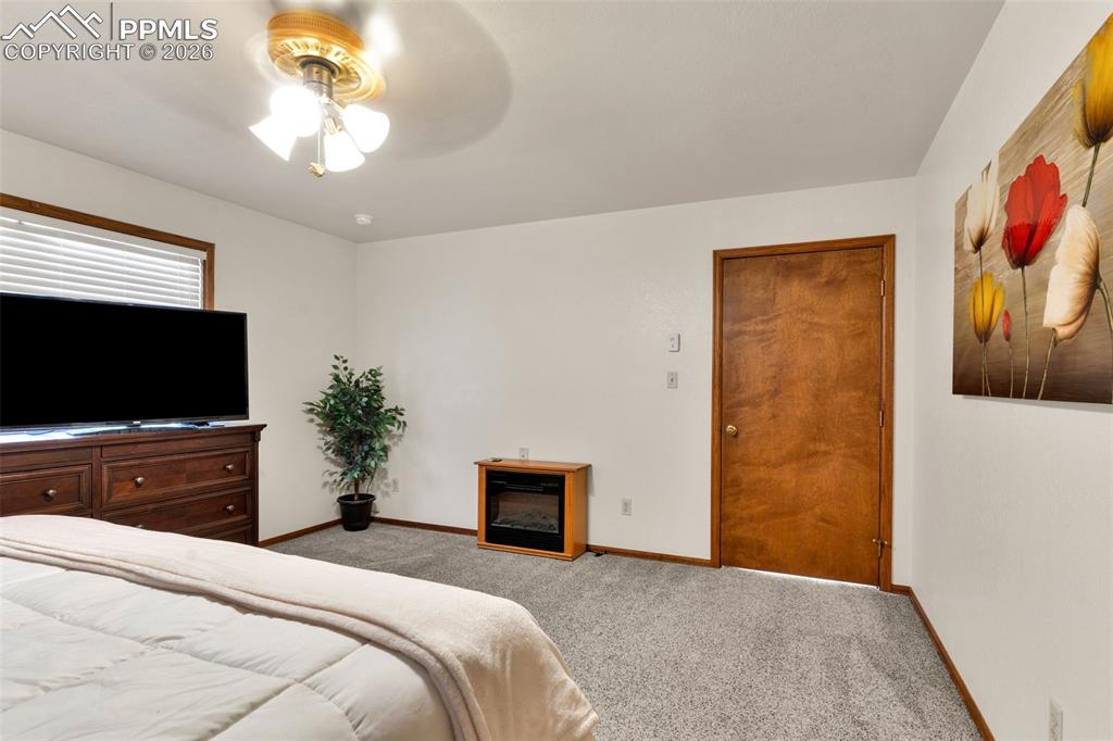 Image 24 of 50: Bedroom