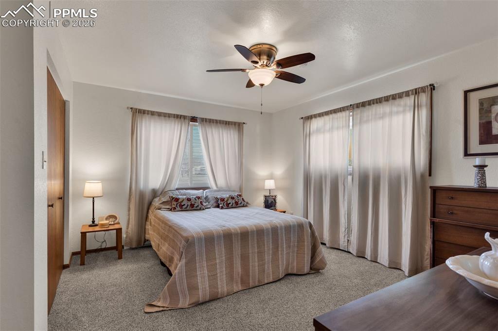 Image 27 of 50: Bedroom