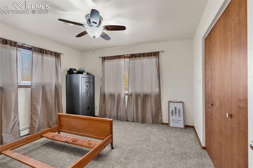 Image 29 of 50: Bedroom