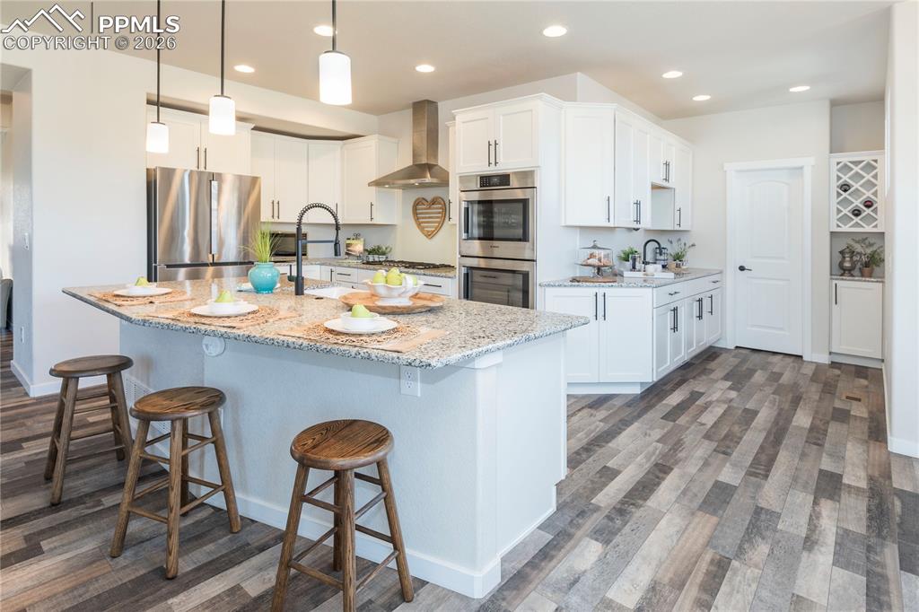 Image 18 of 50: Kitchen