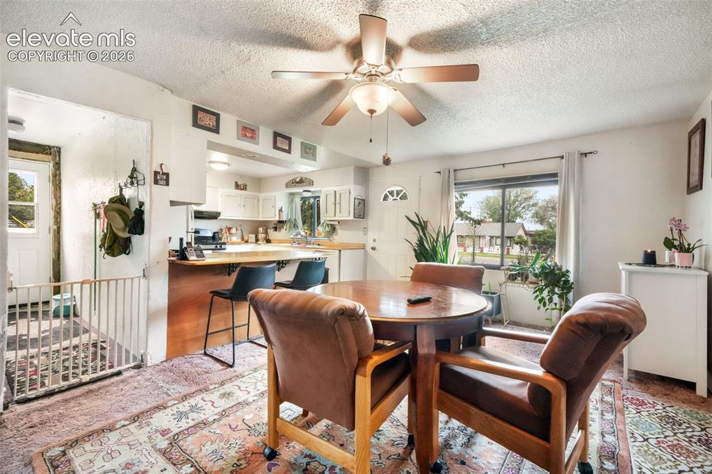 Image 6 of 50: Dining Area