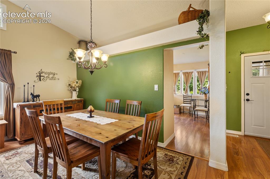 Image 23 of 43: Dining Area