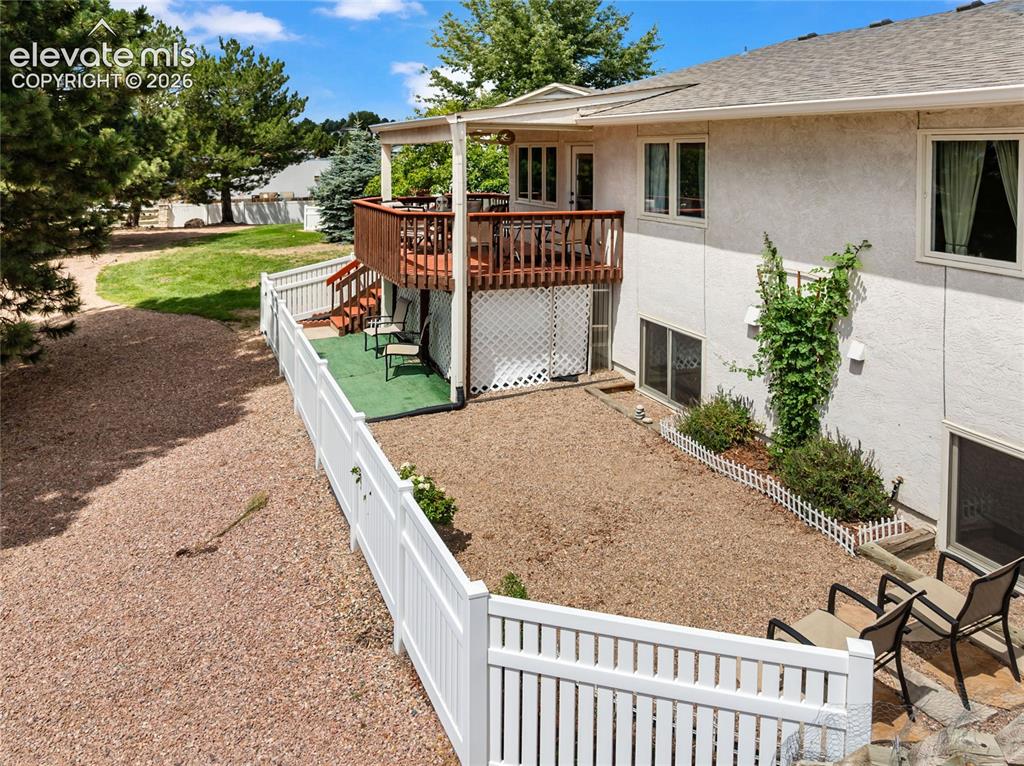 Image 9 of 43: Yard