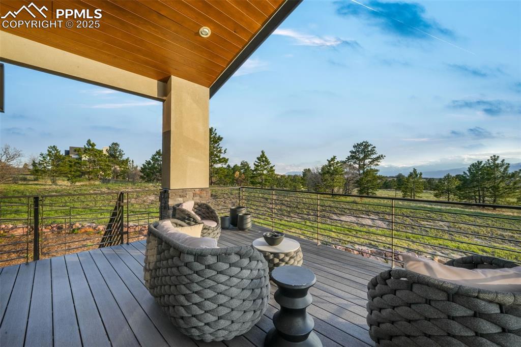 Image 11 of 50: Balcony