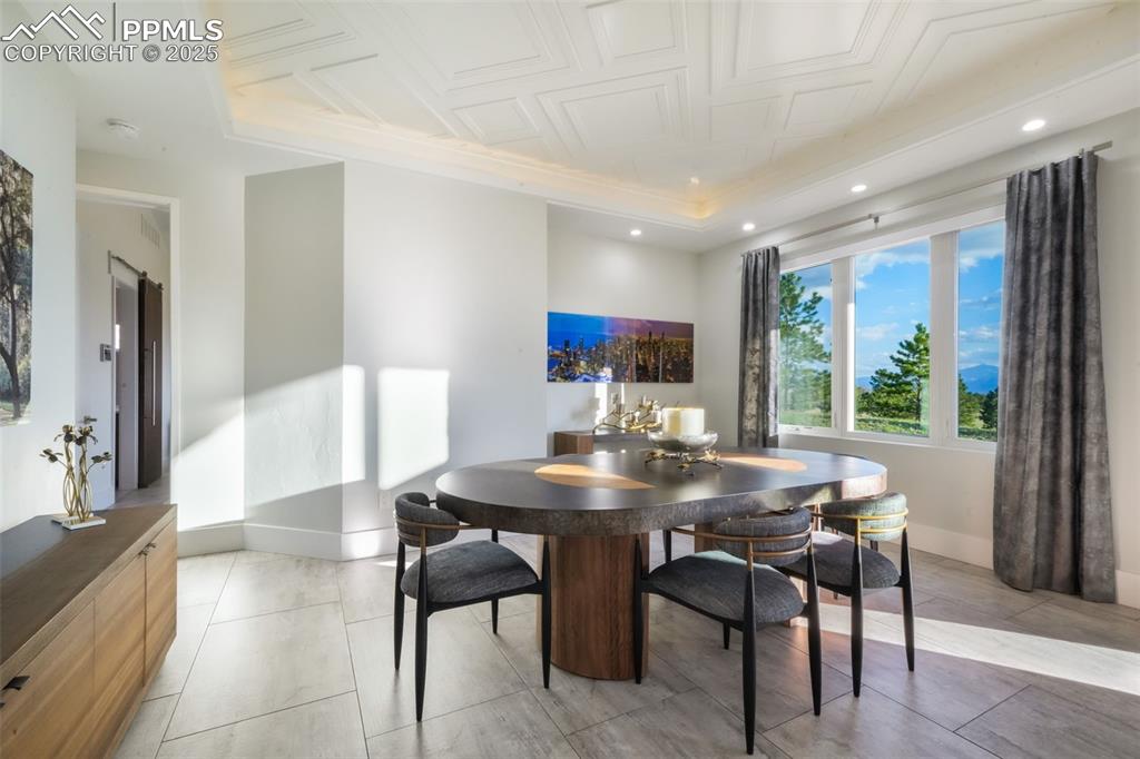 Image 12 of 50: Dining Area