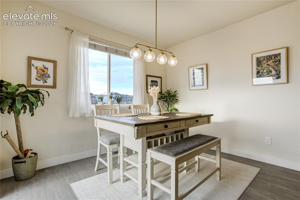 Image 16 of 43: Dining Area