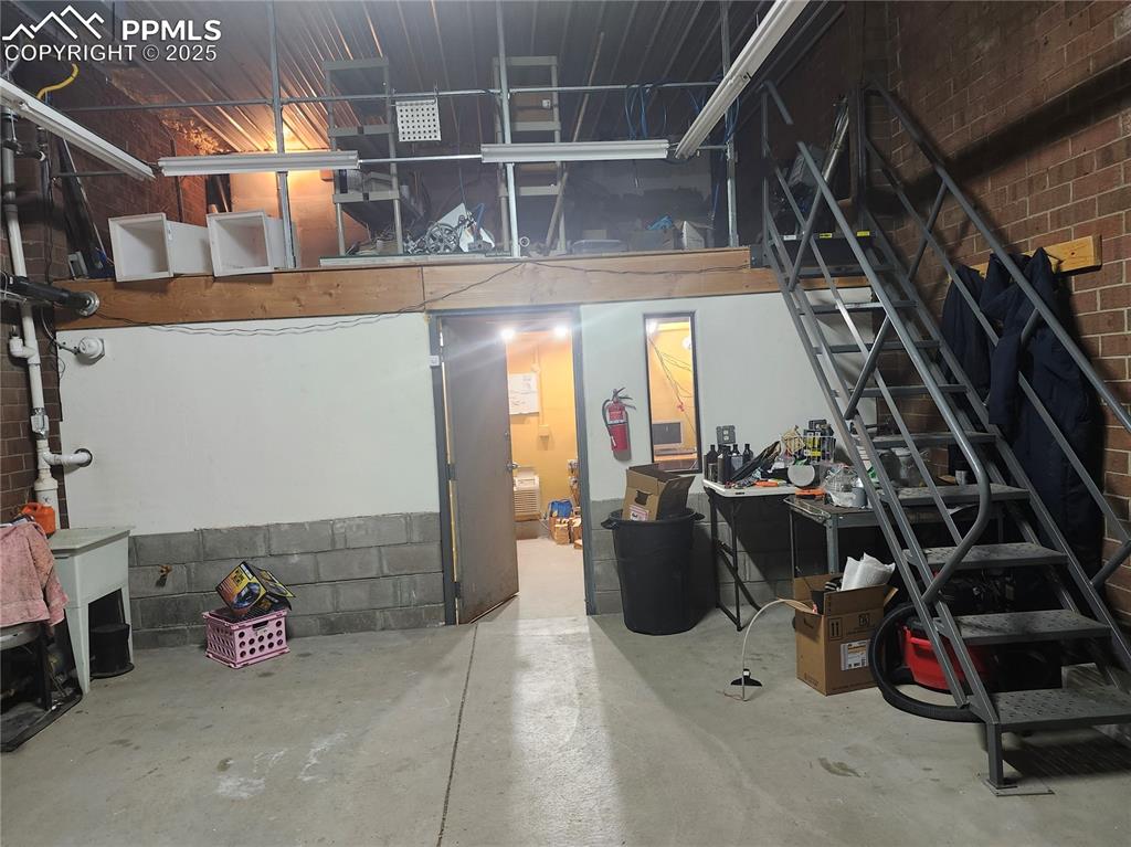 Image 5 of 8: View of garage bay