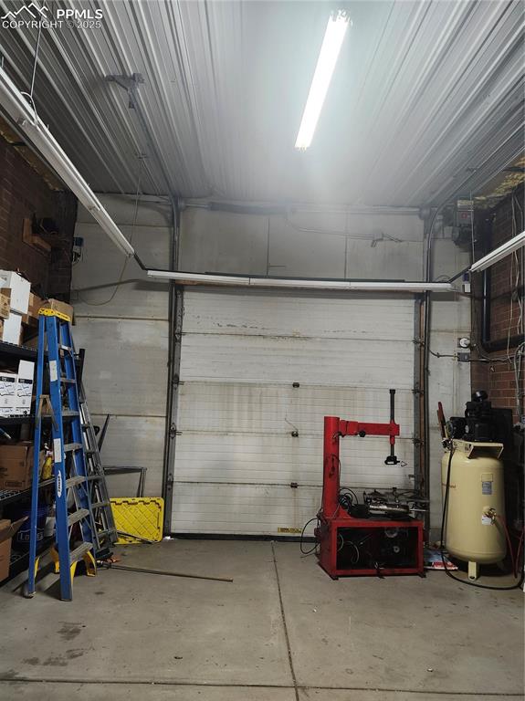 Image 6 of 8: View of garage