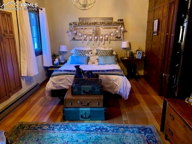 Image 10 of 33: Bedroom