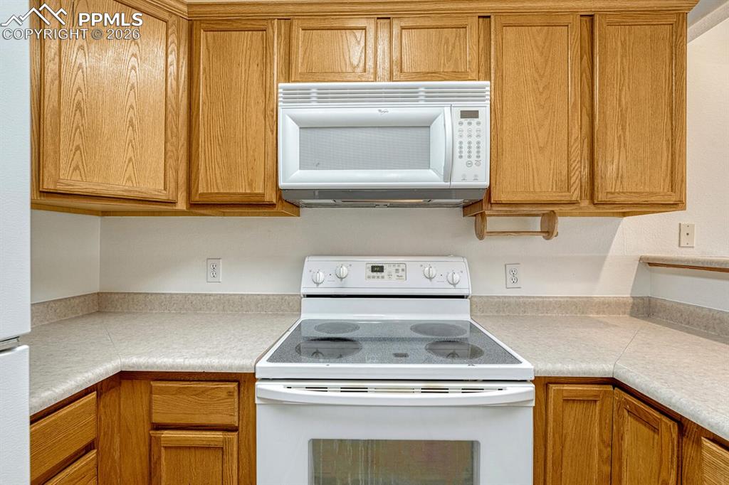 Image 11 of 50: Kitchen