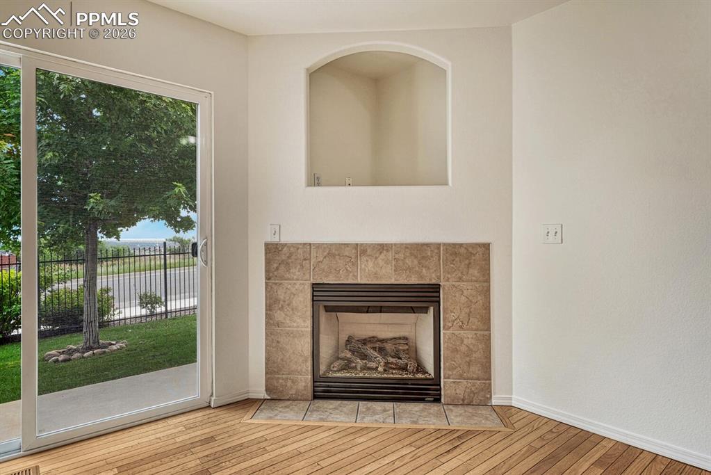 Image 30 of 50: Living Room