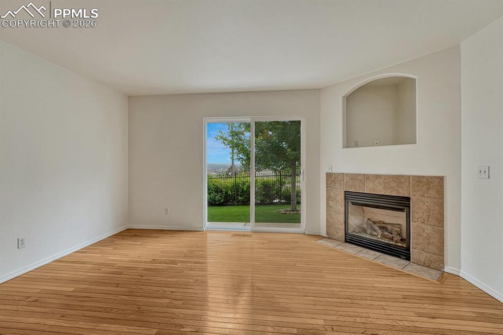 Image 42 of 50: Living Room