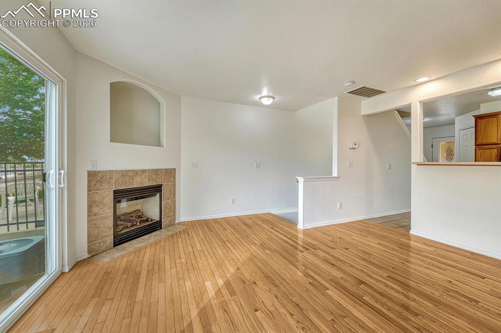 Image 44 of 50: Living Room