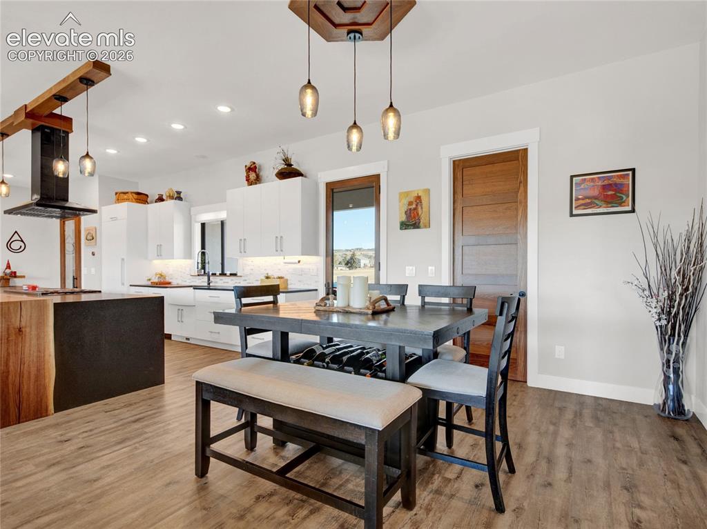 Image 9 of 49: Dining area