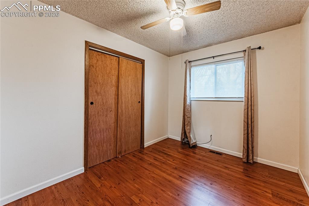 Image 16 of 49: Bedroom