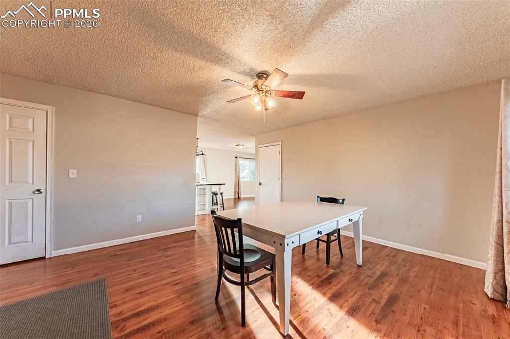 Image 4 of 49: Huge dining area