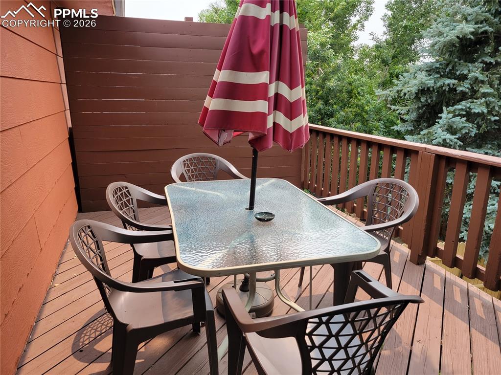 Image 40 of 49: Privacy on deck