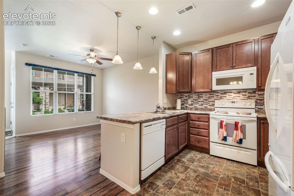 Image 11 of 36: Kitchen