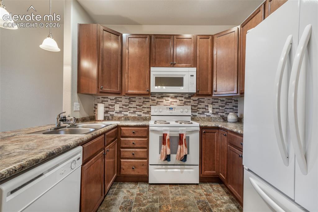 Image 12 of 36: Kitchen