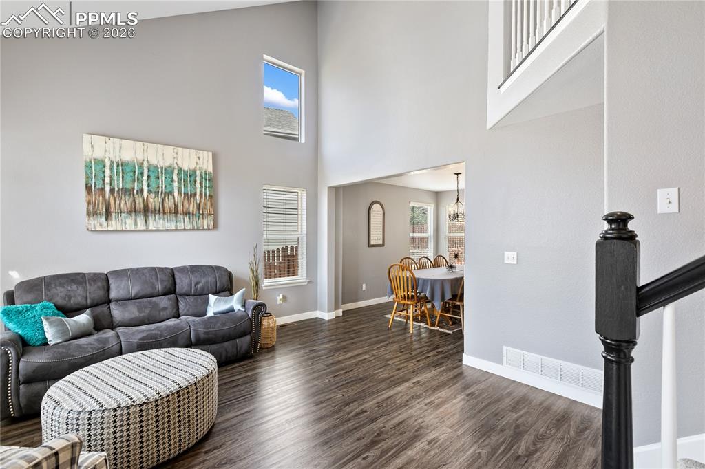 Image 10 of 38: 2 story vaulted ceiling