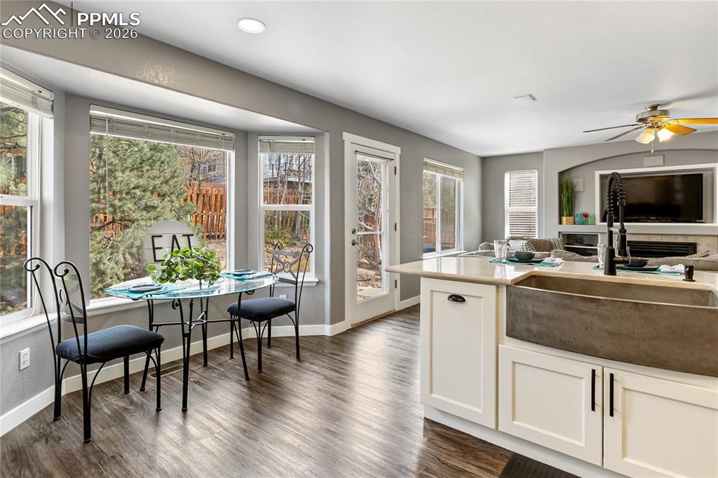 Image 5 of 38: Custome features include a farm sink, and soft closing hinges