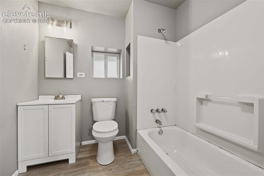 Image 35 of 49: Bathroom