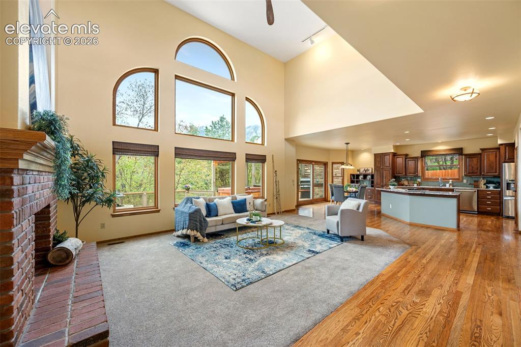 Image 6 of 36: Solar 10 year limited warranty