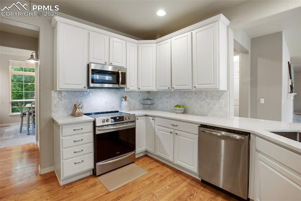 Image 15 of 35: Kitchen