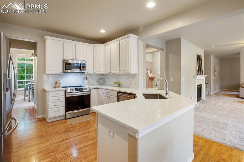 Image 16 of 35: Kitchen