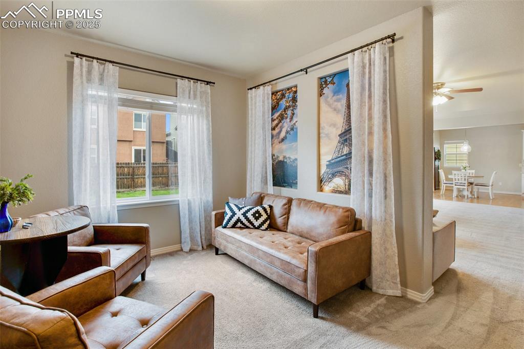 Image 6 of 35: Cozy sitting room