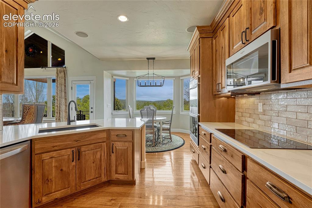 Image 12 of 47: Kitchen
