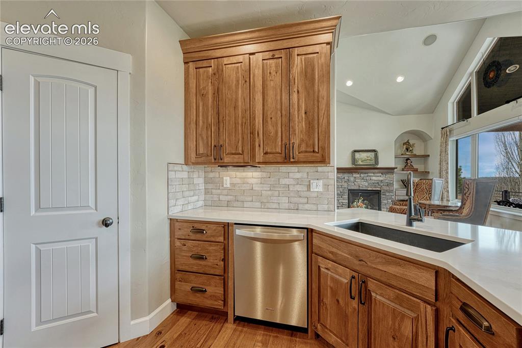 Image 13 of 47: Kitchen