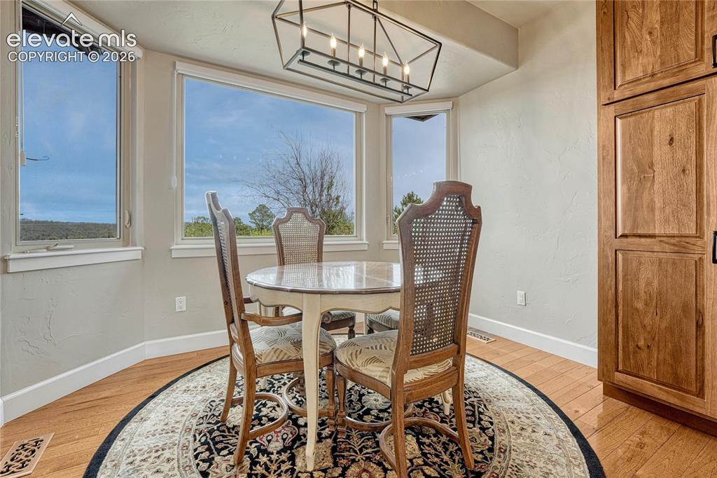 Image 9 of 47: Dining Area