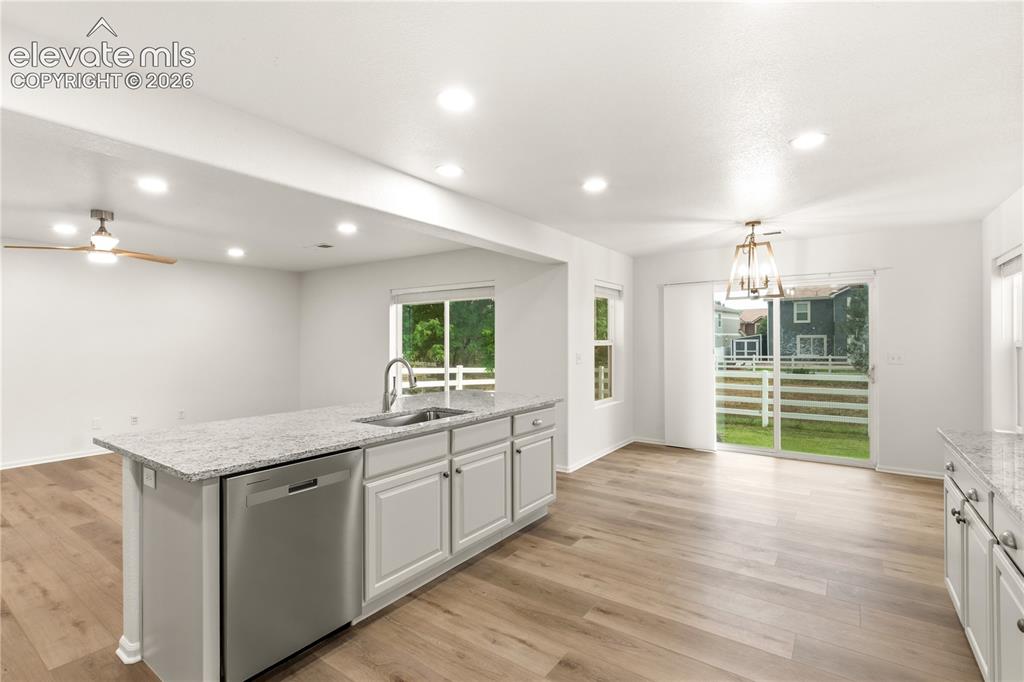 Image 11 of 40: Kitchen