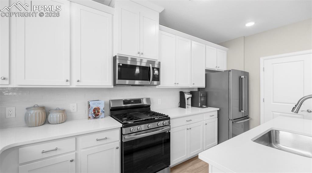 Image 16 of 42: Kitchen