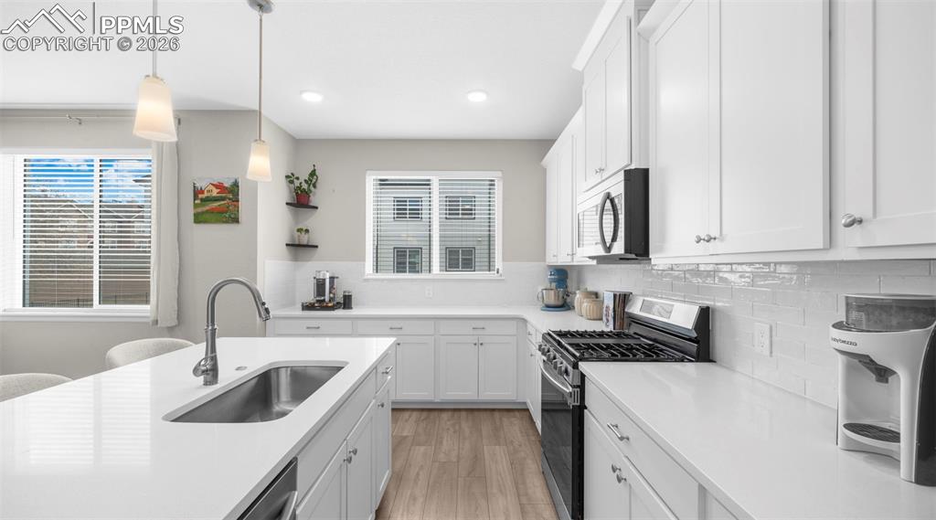 Image 17 of 42: Kitchen