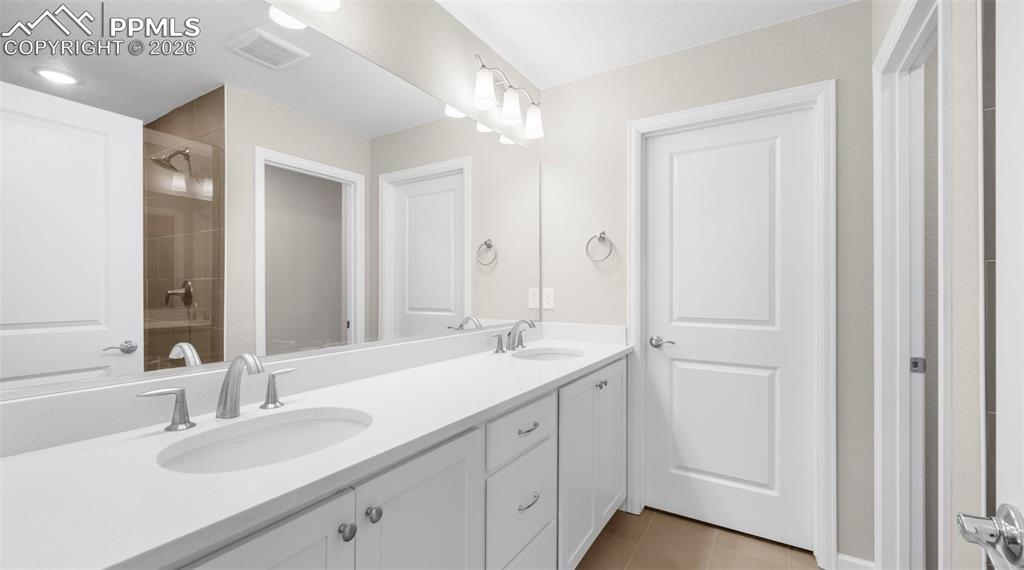 Image 21 of 42: Bathroom