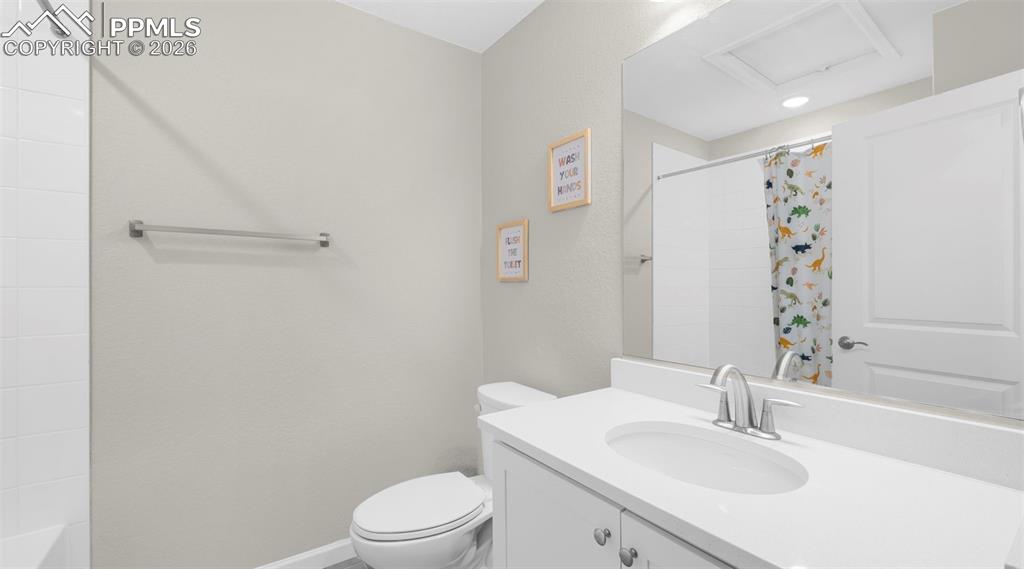 Image 23 of 42: Bathroom