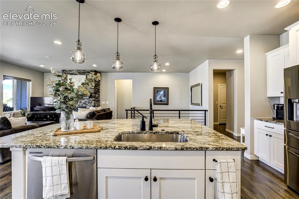Image 14 of 50: Kitchen