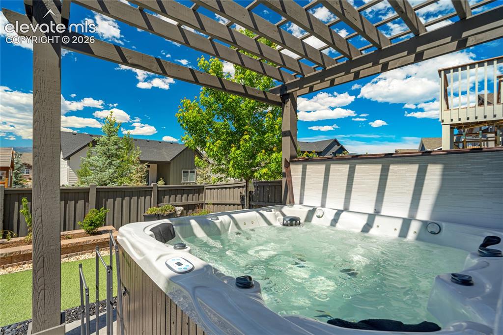 Image 37 of 50: Relax and Recharge |
Soak beneath the stars while taking in views of Pikes