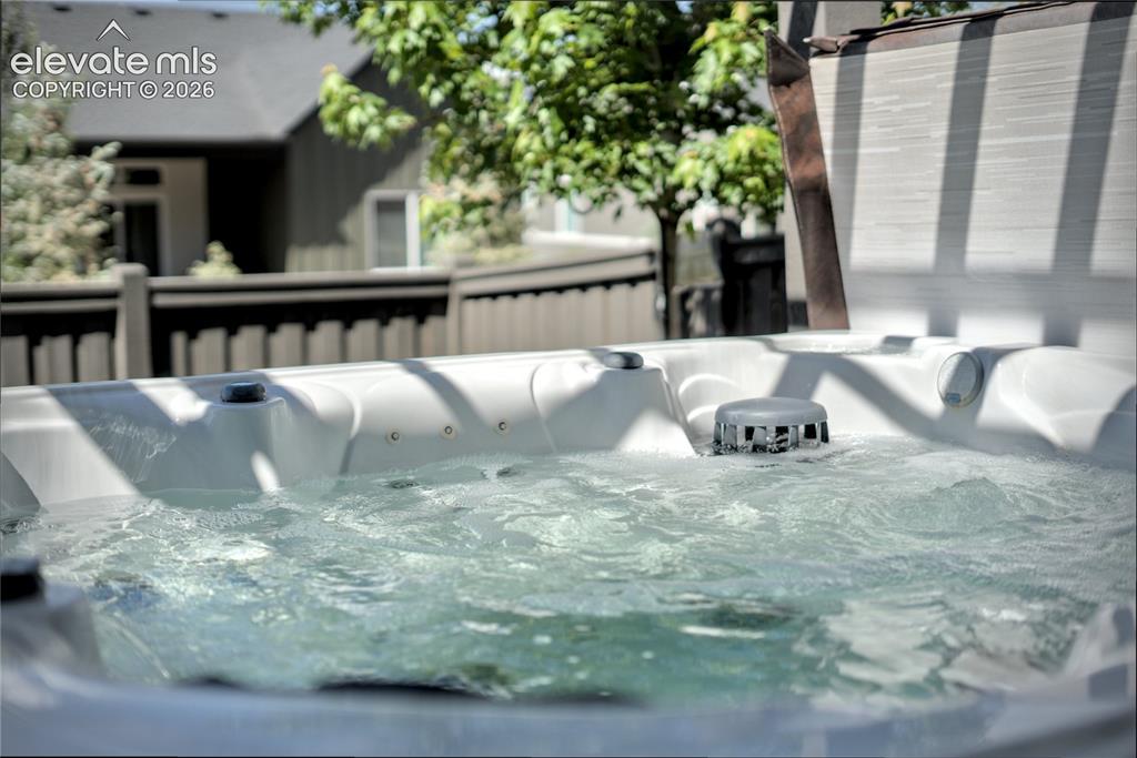 Image 39 of 50: Relax and Recharge
Soak beneath the stars while taking in views of Pikes P