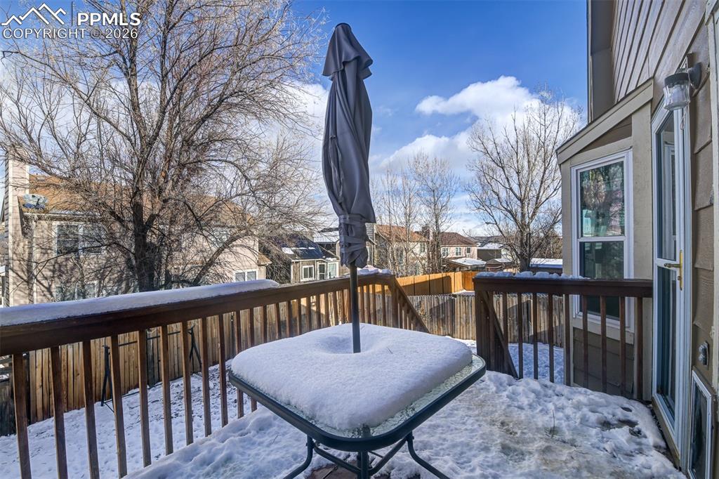 Image 32 of 38: Deck