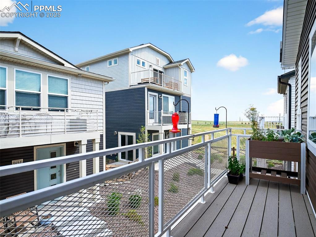 Image 18 of 23: Deck