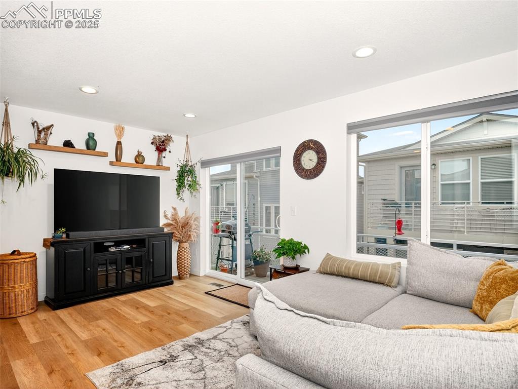Image 6 of 23: Living Room