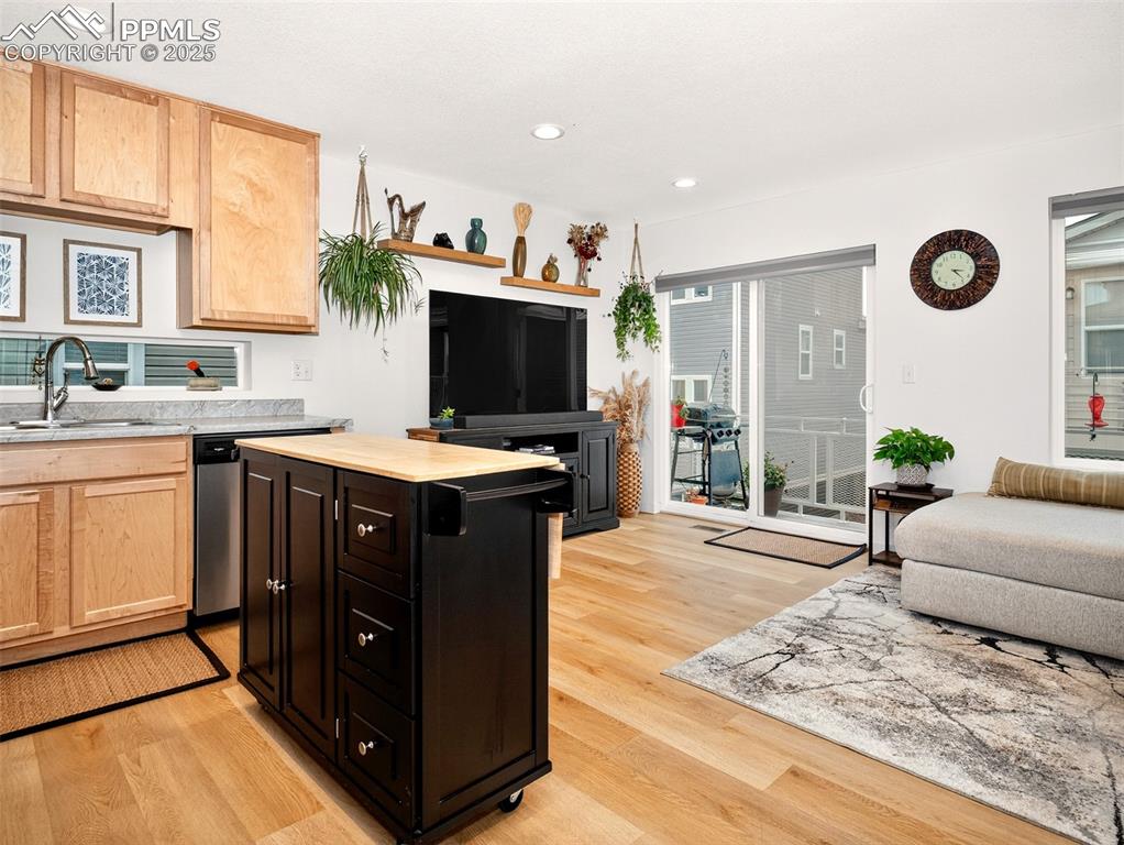 Image 9 of 23: Kitchen