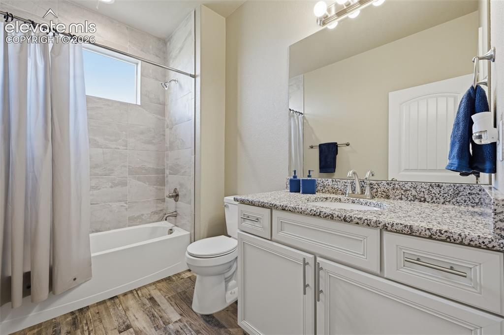 Image 25 of 43: Ensuite Full Bathroom