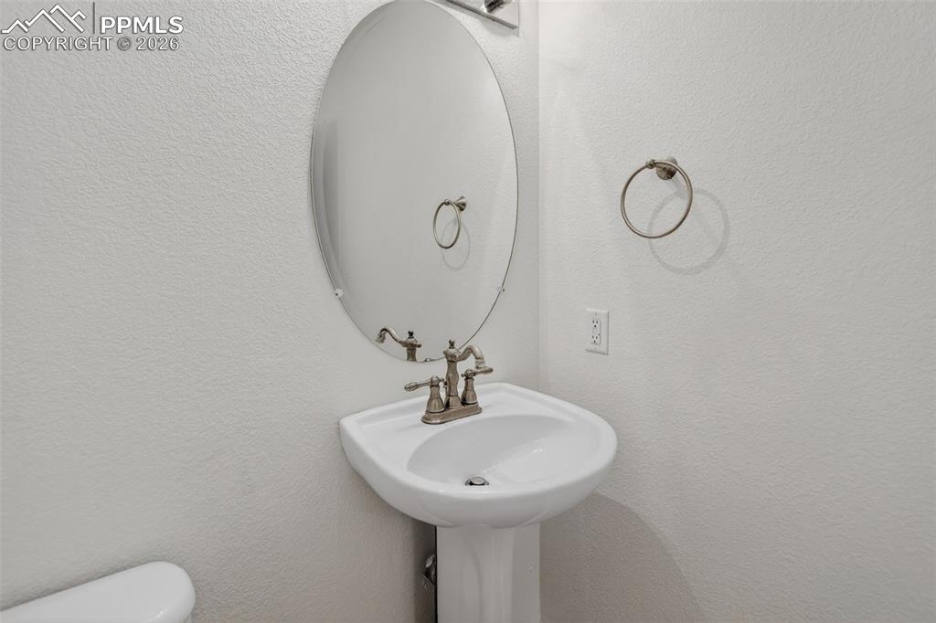 Image 12 of 16: Powder Room