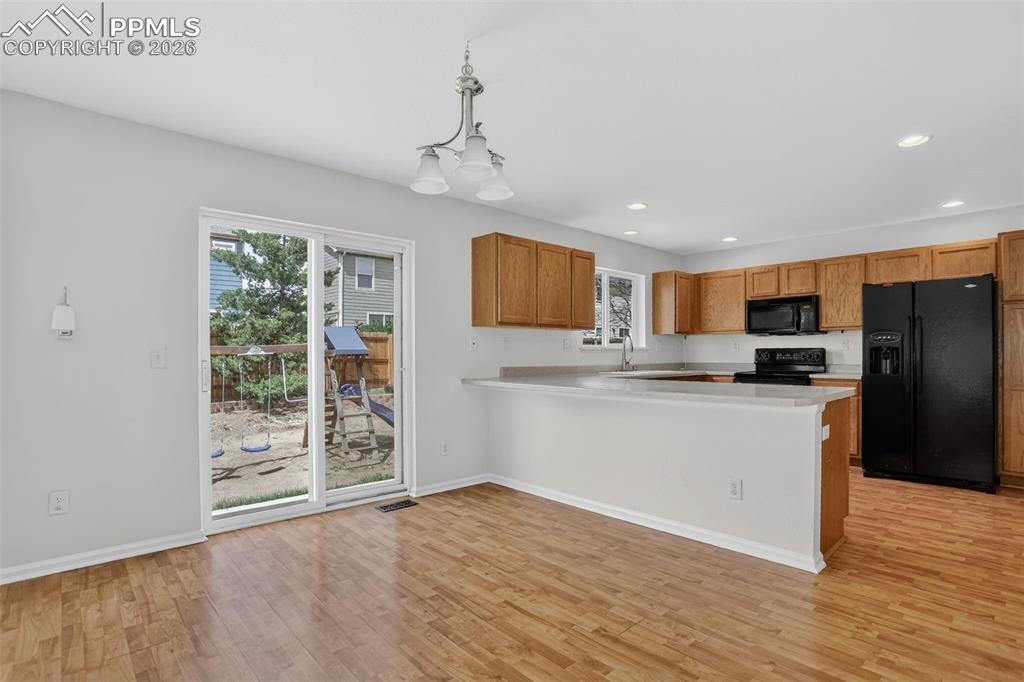 Image 3 of 16: Kitchen with access to backyard
