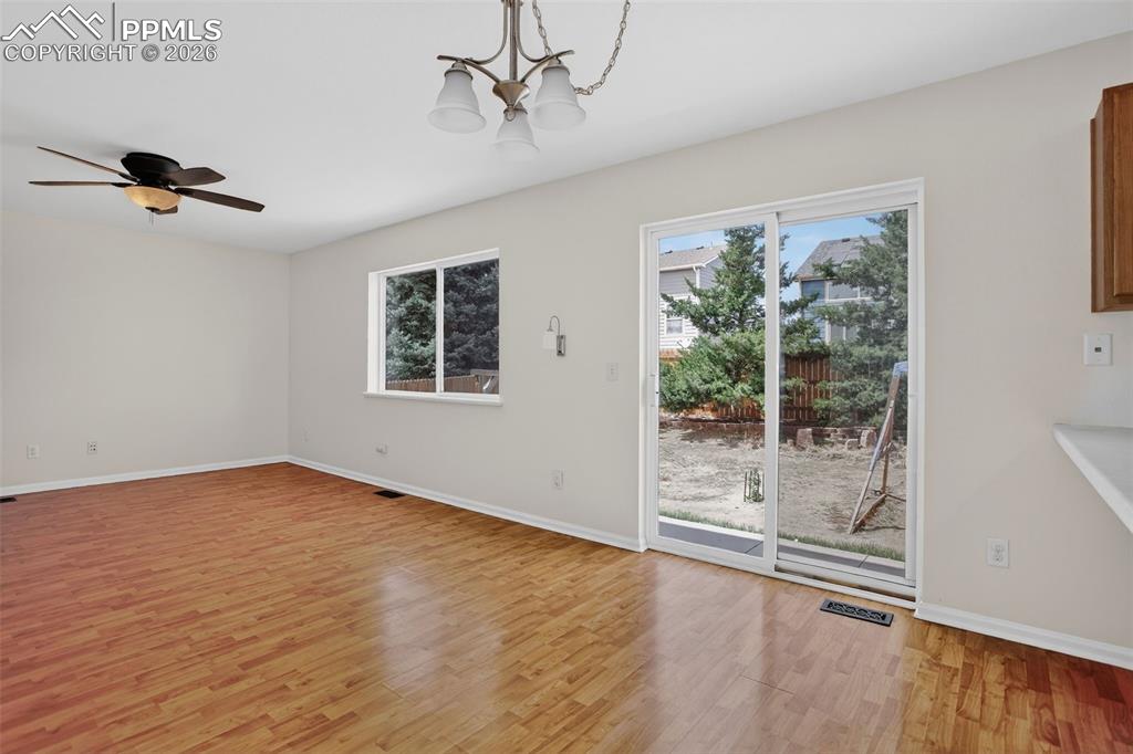 Image 4 of 16: Dining room 